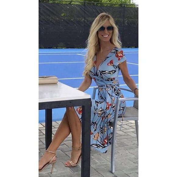 Maggy London Light Blue Floral Wrap Midi Dress size 4 - Picture 16 of 16